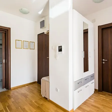 Apartament Lora Cetinjska *