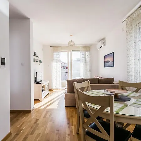 Lora Cetinjska Apartament *