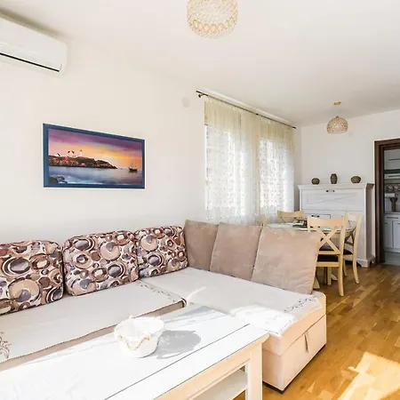 Lora Cetinjska Apartament Budva